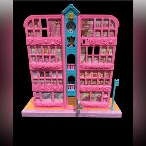 Polly Pocket Pollyville Mighty Middle School Playset